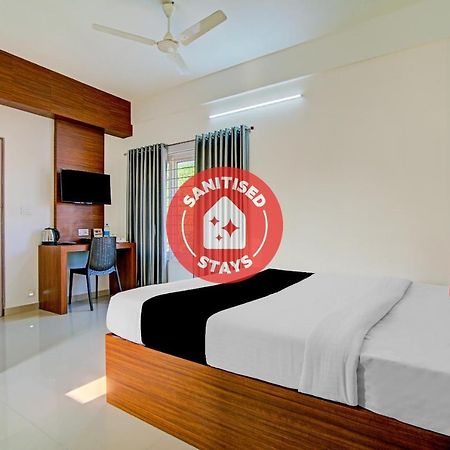 מלון Kochi Vaccinated Staff- Capital O 74715 Phoenix Holidays מראה חיצוני תמונה
