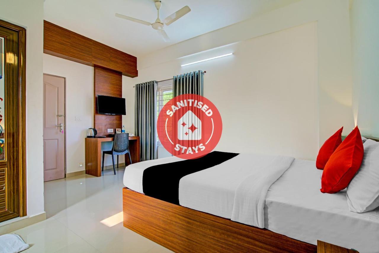 מלון Kochi Vaccinated Staff- Capital O 74715 Phoenix Holidays מראה חיצוני תמונה